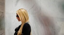 Бедна ми, бедна Парис, защо не остана бунтарка?