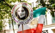 Политиката през религията до дрескода