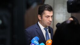 Политическа драма по сценарий