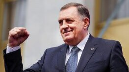 Слаби институции, силни популисти