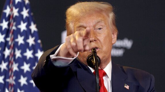 "Да спрем диктатурата на Тръмп" е жизненоважно послание 