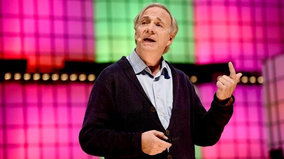 САЩ се плъзгат към автокрация като през 30-те години на миналия век