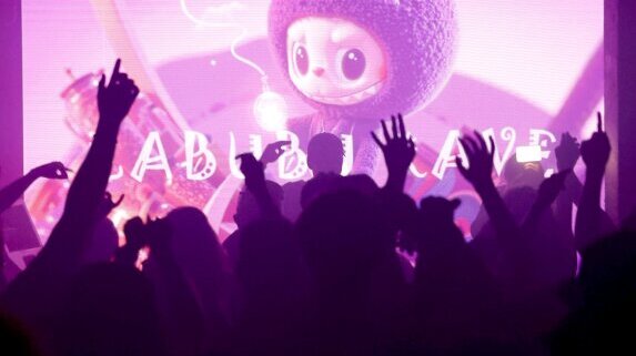 Чаровната гротеска