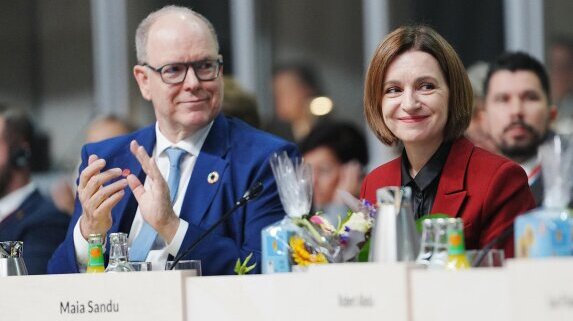 Относно: Мая Санду