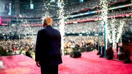 Обожествяването на Чарли Кърк в стил "Джеймс Дийн"