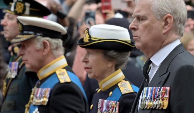 В името на Короната