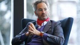 Относно: Алекс Карп