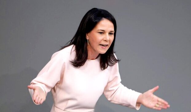 Относно: Аналена Бербок