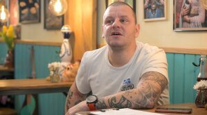 Mono Loco: Човекът зад маймуната