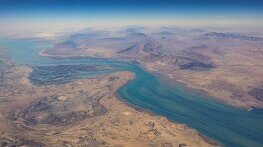 Когато в Ормузе бурно, в София е скъпо