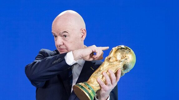 Мондиалът в сянката на войните