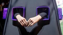 Историята, която обличаме