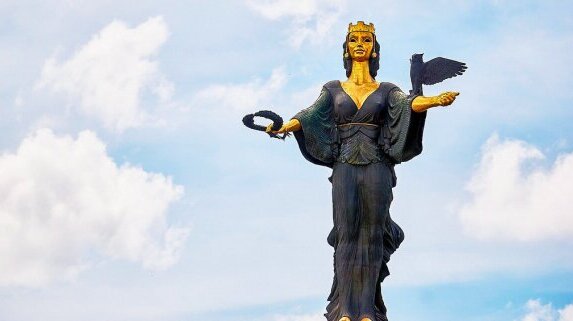 София не е кръстена на светица, a на Христос.